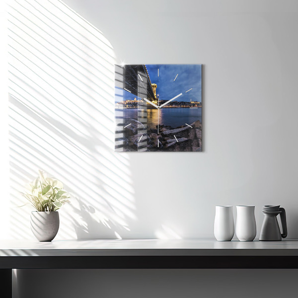 Orologio quadrato Costa rocciosa sotto il ponte