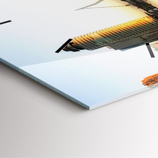 Orologio quadrato Una città sul fiume