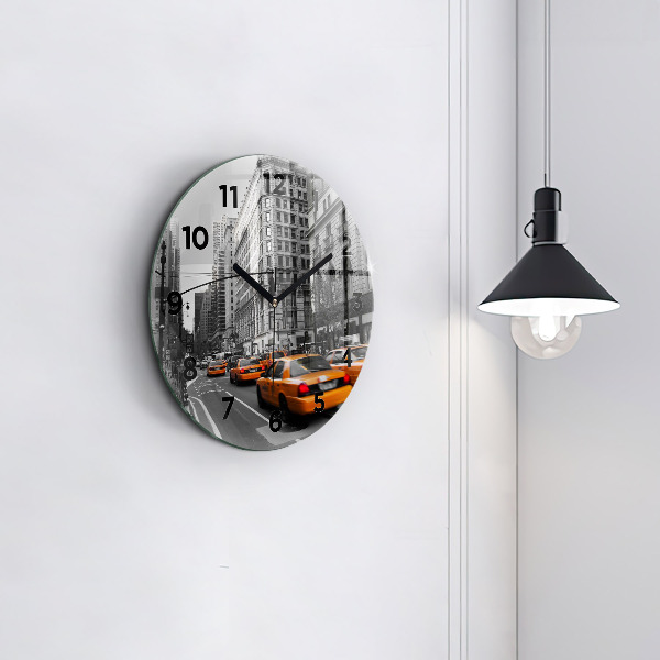 Orologio rotondo Manhattan e i taxi