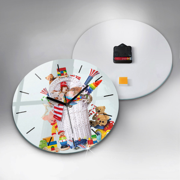 Orologio rotondo in vetro Cesto di vimini con giocattoli
