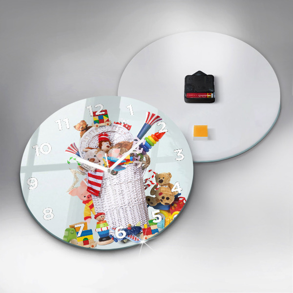Orologio rotondo in vetro Cesto di vimini con giocattoli