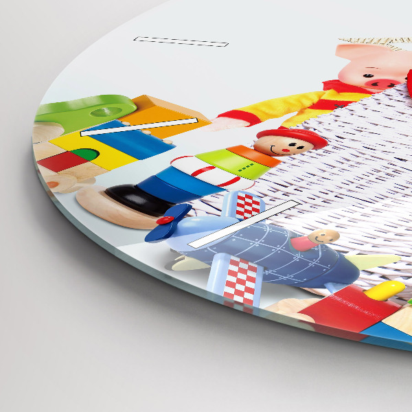 Orologio rotondo in vetro Cesto di vimini con giocattoli