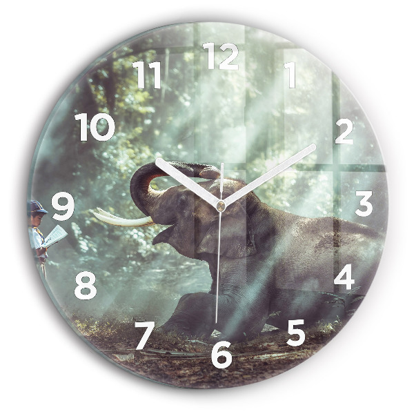 Orologio rotondo in vetro Un ragazzo sta leggendo un libro