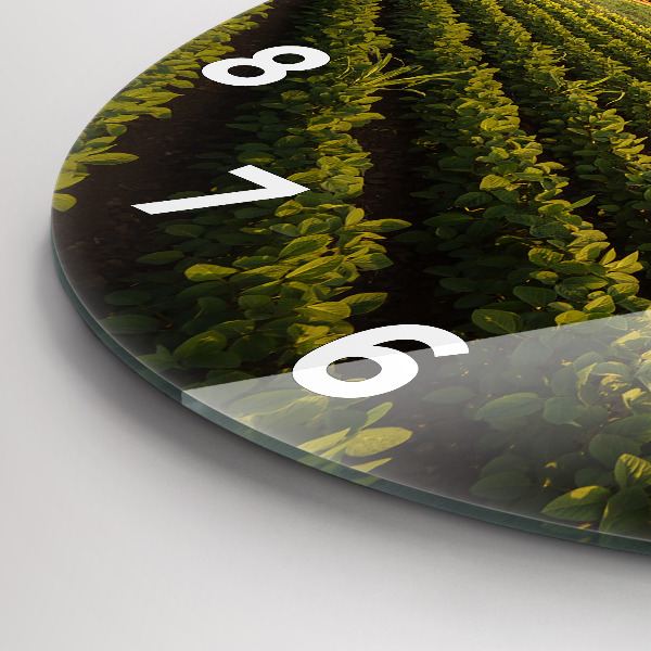 Orologio rotondo in vetro Trattore in un campo agricolo