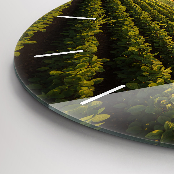 Orologio rotondo in vetro Trattore in un campo agricolo