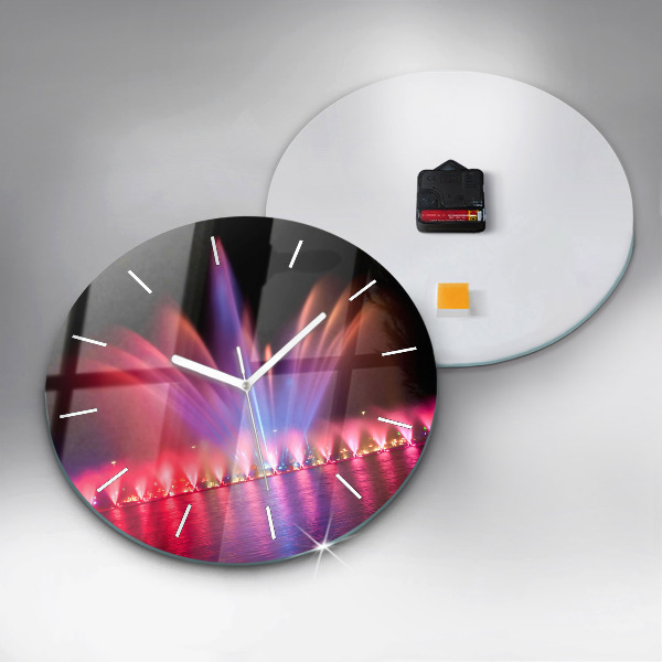 Orologio rotondo Fontana di Wroclaw di notte