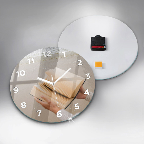 Orologio rotondo in vetro Un momento con un libro
