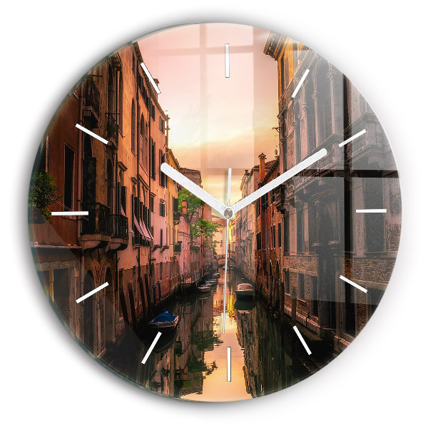 Orologio rotondo in vetro Vista del canale in città