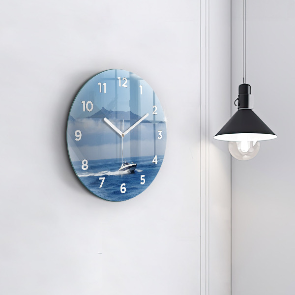 Orologio rotondo in vetro Una barca che galleggia sull'oceano