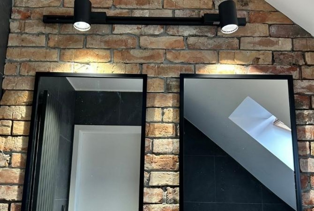 due specchi per il bagno